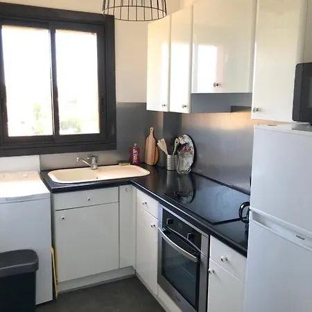 Nice Apt With Balcony Close To The Beach Apartman *