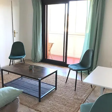 Nice Apt With Balcony Close To The Beach Apartman *