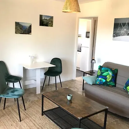 Nice Apt With Balcony Close To The Beach Apartman *